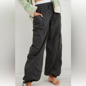 Aerie High Waisted Go for It Baggy Cargo Pant Size XS Dark Grey